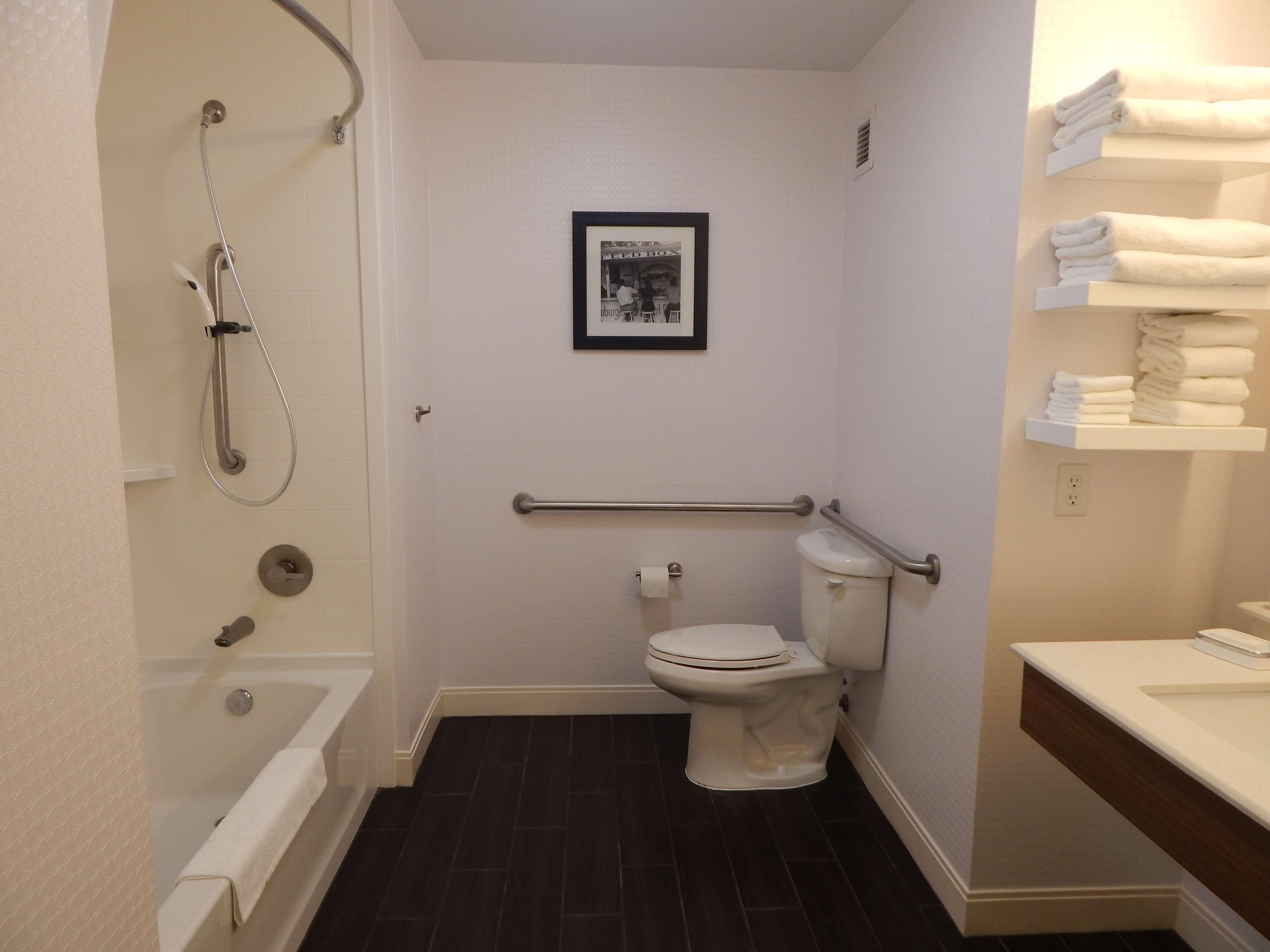 Hampton Inn Heath Bagian luar foto